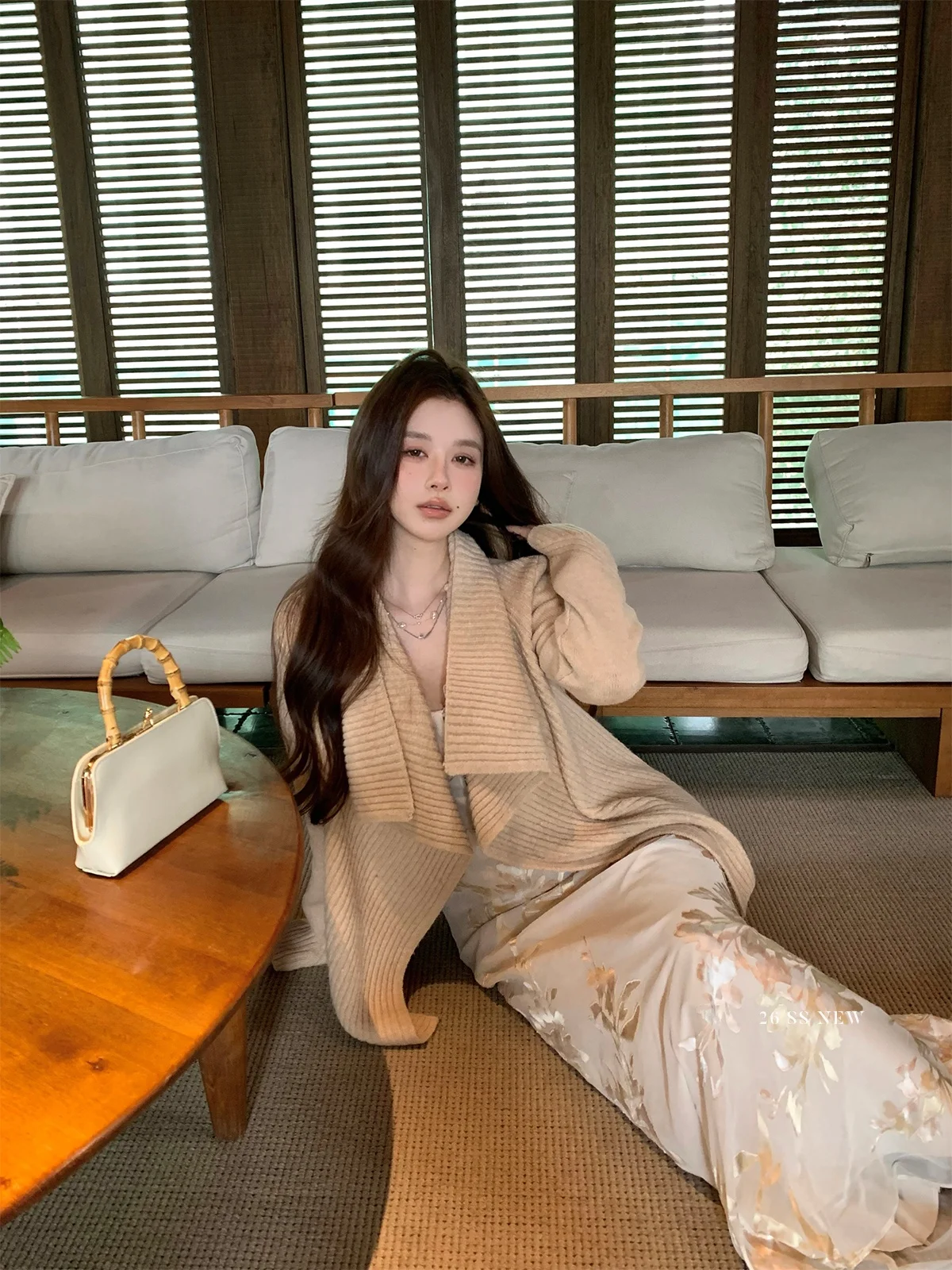 Elegant Large Collar Knitted Sweater Coat Women's Early Spring Wool Blend Open Cardigan Fluffy Warm Long Sleeve Midi Length
Elegant Large Collar Knitted Sweater Coat Women's Early Spring Wool Blend Open Cardigan Fluffy Warm Long Sleeve Midi Length