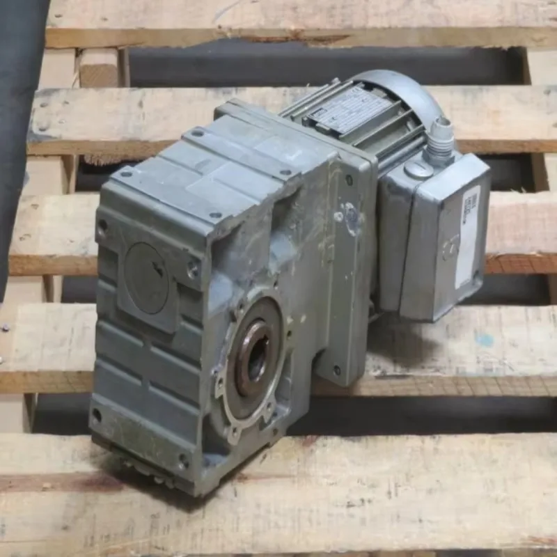 Gss042m Har Helical Worm Geared Motor T263381 Dedicated Controller Original Package
Gss042m Har Helical Worm Geared Motor T263381 Dedicated Controller Original Package