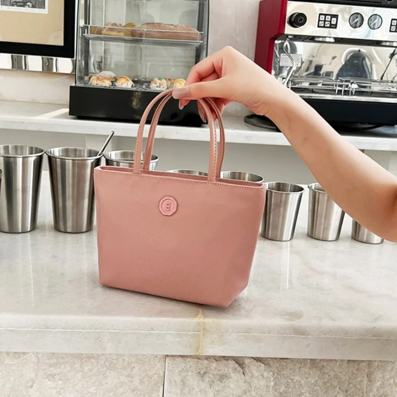 Korean Niche Mini Nylon High-quality Summer Lightweight Handbag For Women With Zipper Inner Pocket For Shopping
Korean Niche Mini Nylon High-quality Summer Lightweight Handbag For Women With Zipper Inner Pocket For Shopping