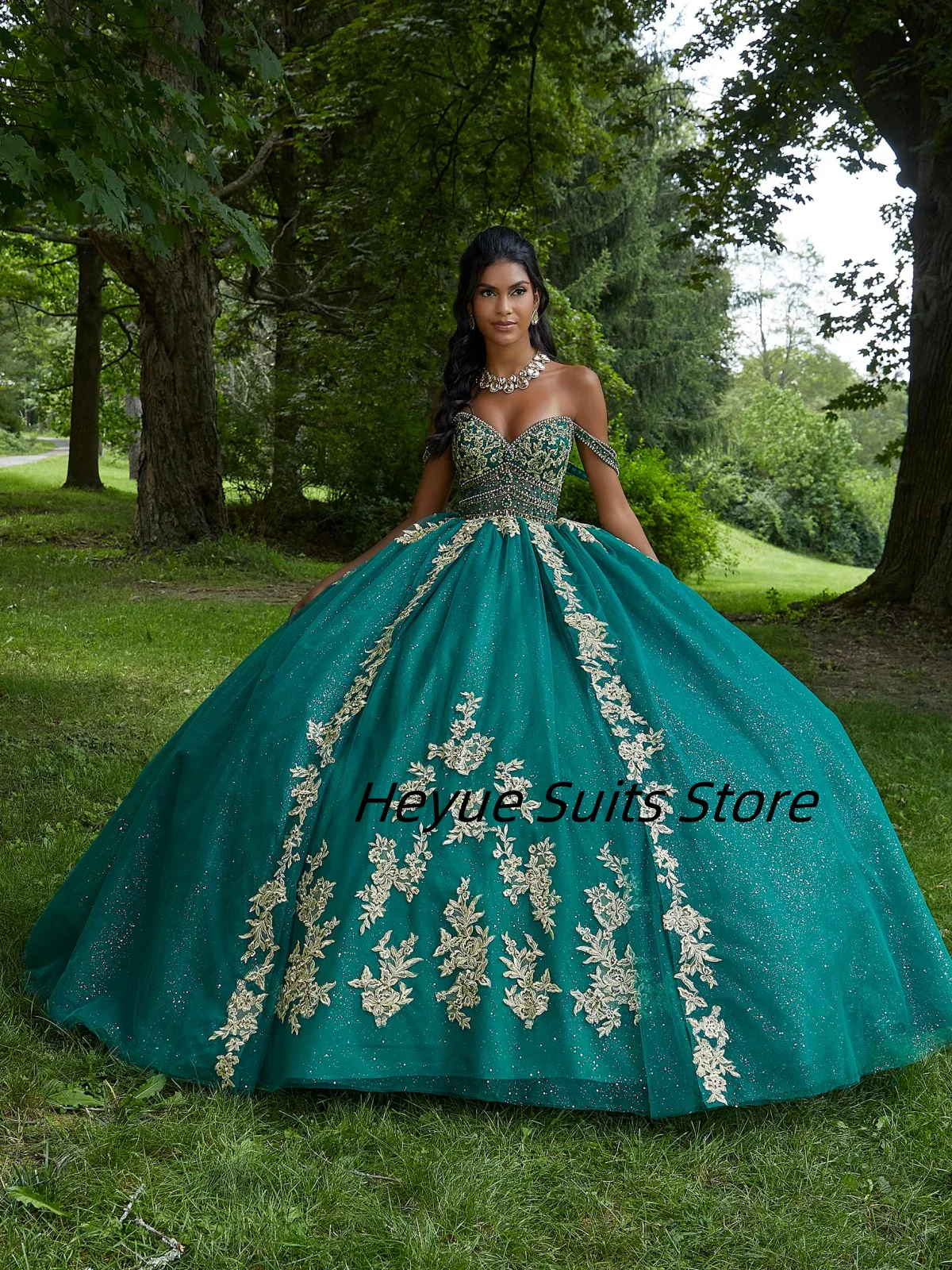 Customized Elegant Ball Gown Quinceanera Dresse Crystal Bead Embroidery Rhinestone Border Gauze Gown vestidosde15quinceañera
Customized Elegant Ball Gown Quinceanera Dresse Crystal Bead Embroidery Rhinestone Border Gauze Gown vestidosde15quinceañera