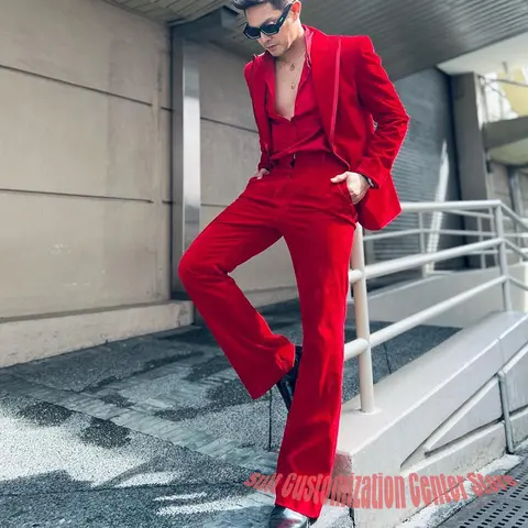 Terno Masculino Retrô de Veludo Vermelho Estilo Disco Anos 70 Conjunto de Duas Peças: Jaqueta + Calça Boca de Sino para Festas Formais, Bailes e Eventos Sociais - Roupa Charmosa