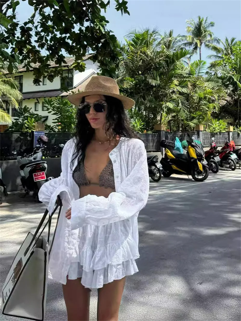 Summer White Embroidery Hollow Out Shirt Shorts 2 Piece Set for Women Long Sleeve Stand Collar Suits Vacation Casual Outfit
Summer White Embroidery Hollow Out Shirt Shorts 2 Piece Set for Women Long Sleeve Stand Collar Suits Vacation Casual Outfit
