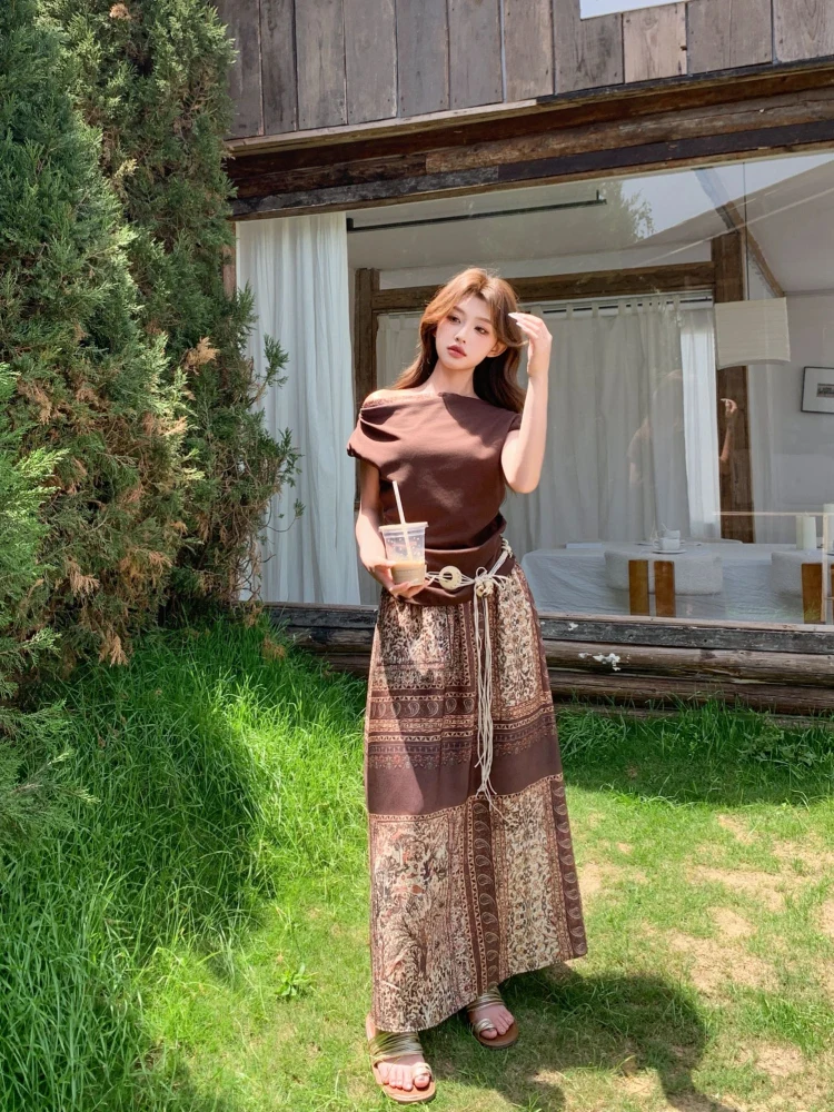 Bohemian Style Women's Summer Outfit Set Ethnic T-Shirt Skirt Short Sleeve Casual Fashionable Polyester Material
Bohemian Style Women's Summer Outfit Set Ethnic T-Shirt Skirt Short Sleeve Casual Fashionable Polyester Material