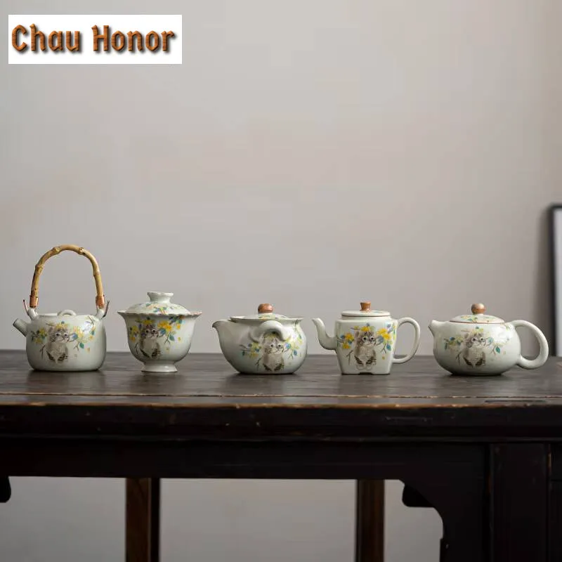 Handmade Cream Ru Kiln Hand Grab Pot Cute Cat Slice Opening Gaiwan Anti Scalding Tea Making Kettle Household Kung Fu Teaware 
Handmade Cream Ru Kiln Hand Grab Pot Cute Cat Slice Opening Gaiwan Anti Scalding Tea Making Kettle Household Kung Fu Teaware