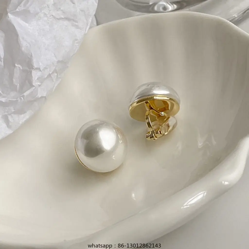 Полукруглые большие жемчужные зажимы для ушей без пирсинга
Полукруглые большие жемчужные зажимы для ушей без пирсинга