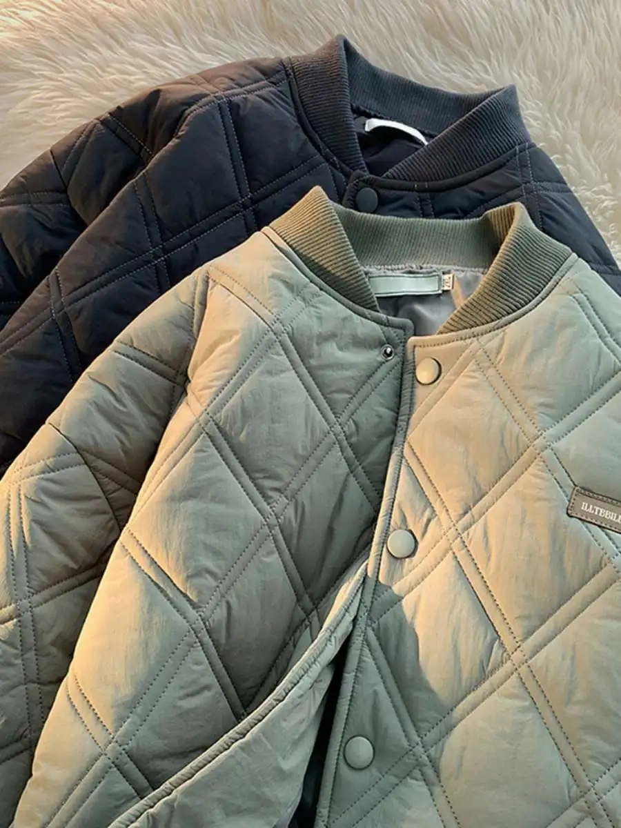 Thiened Cotton Jaet Men's Winter Warm Casual Retro Diamond Embroidery Bae Sle Long Coat Single Button Closure Side Po...
Thiened Cotton Jaet Men's Winter Warm Casual Retro Diamond Embroidery Bae Sle Long Coat Single Button Closure Side Po...