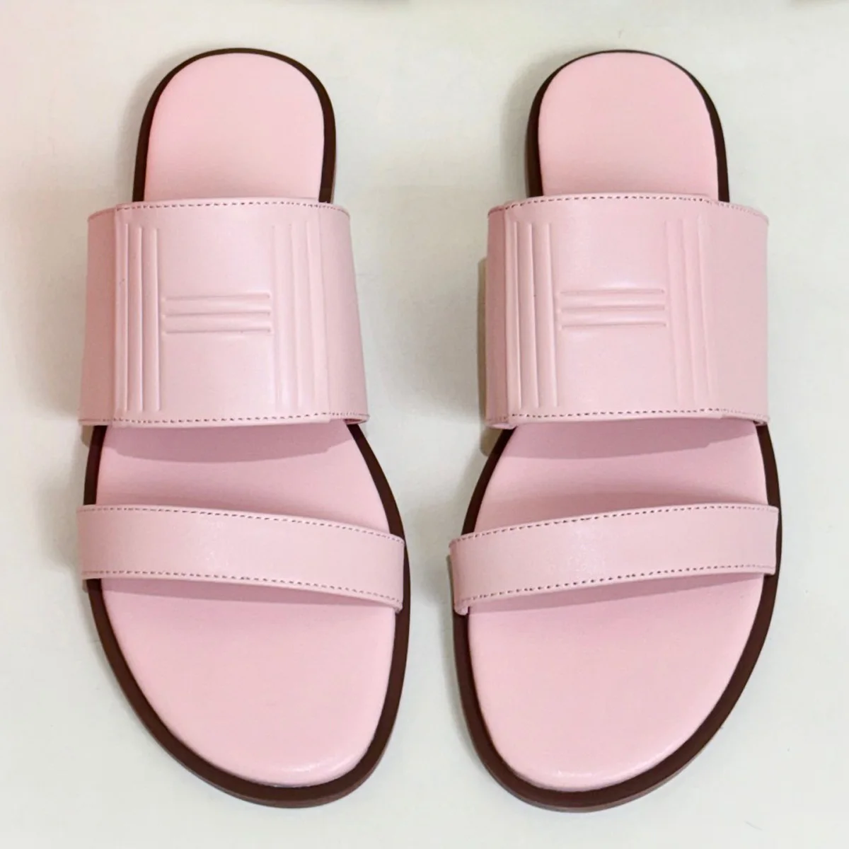 2026 Women's Embossed Leather Slide Sandals, Two-Band Flat Slip-Ons, Chic Minimalist Footwear for Everyday & Travel YYT26011010
2026 Women's Embossed Leather Slide Sandals, Two-Band Flat Slip-Ons, Chic Minimalist Footwear for Everyday & Travel YYT26011010