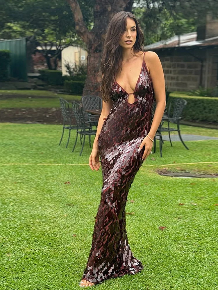 Pop Sequin Sling Party Dress Women Sexy Shiny Backless Sleeveless Long Dresses Female 2025 Summer Hollow Out Evening Lady Slim R
Pop Sequin Sling Party Dress Women Sexy Shiny Backless Sleeveless Long Dresses Female 2025 Summer Hollow Out Evening Lady Slim R