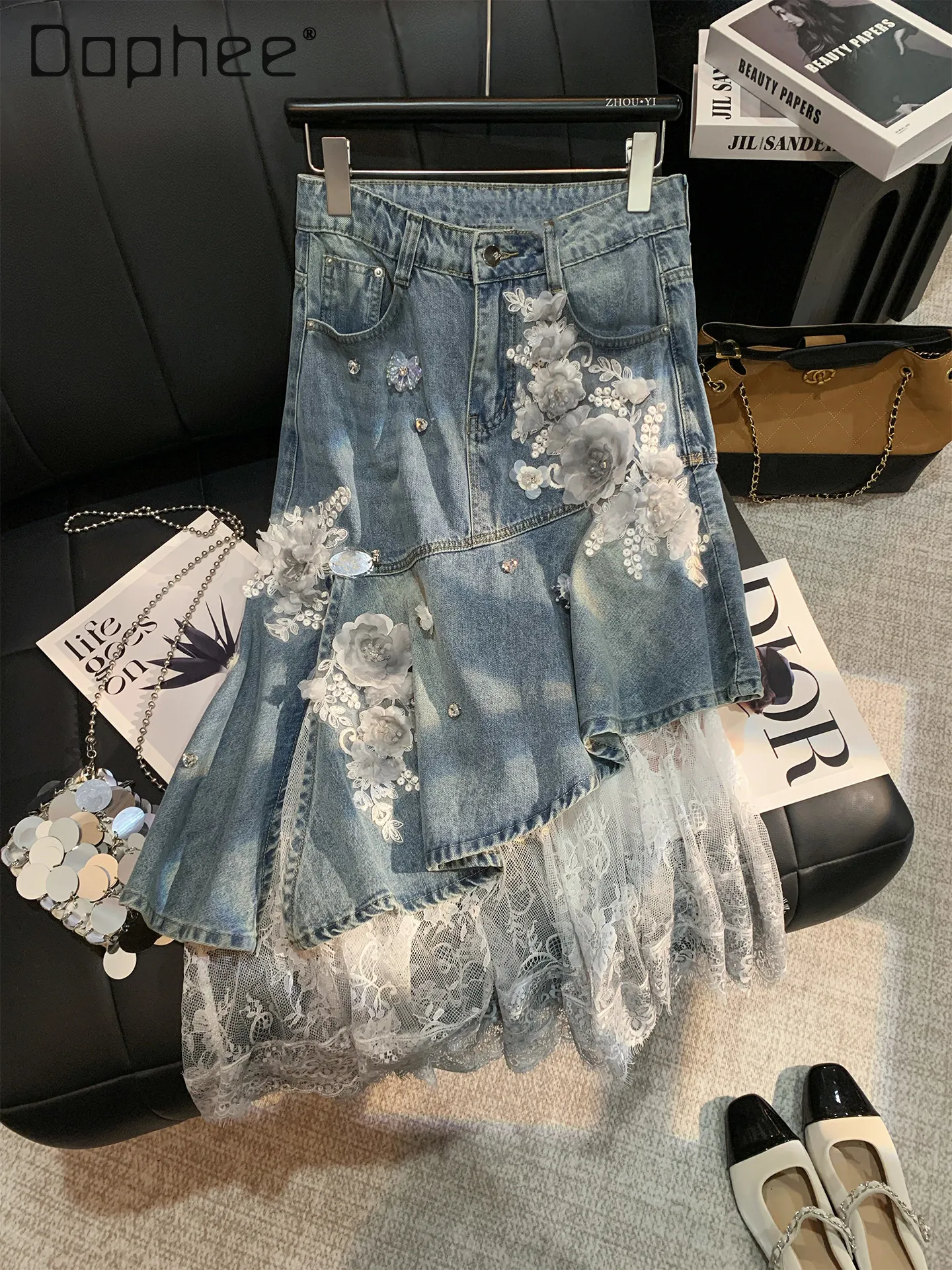 Three-dimensional Flower Bead Rhinestone Lace Splicing Irregular Slim Denim Skirt High Sense Fashion High Waist A-line Skirts
Three-dimensional Flower Bead Rhinestone Lace Splicing Irregular Slim Denim Skirt High Sense Fashion High Waist A-line Skirts