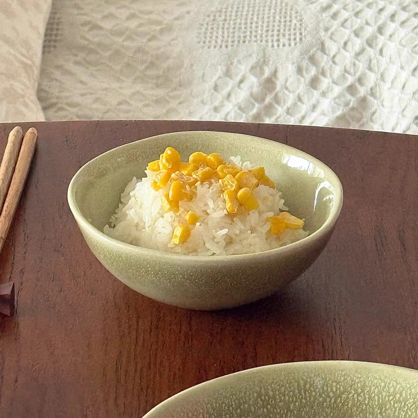 Оригинальный дизайн Lovely Days Pastel: глазурованная керамическая чаша неправильной формы для десертов, йогурта, риса, пригодная для микроволновой печи.
Оригинальный дизайн Lovely Days Pastel: глазурованная керамическая чаша неправильной формы для десертов, йогурта, риса, пригодная для микроволновой печи.