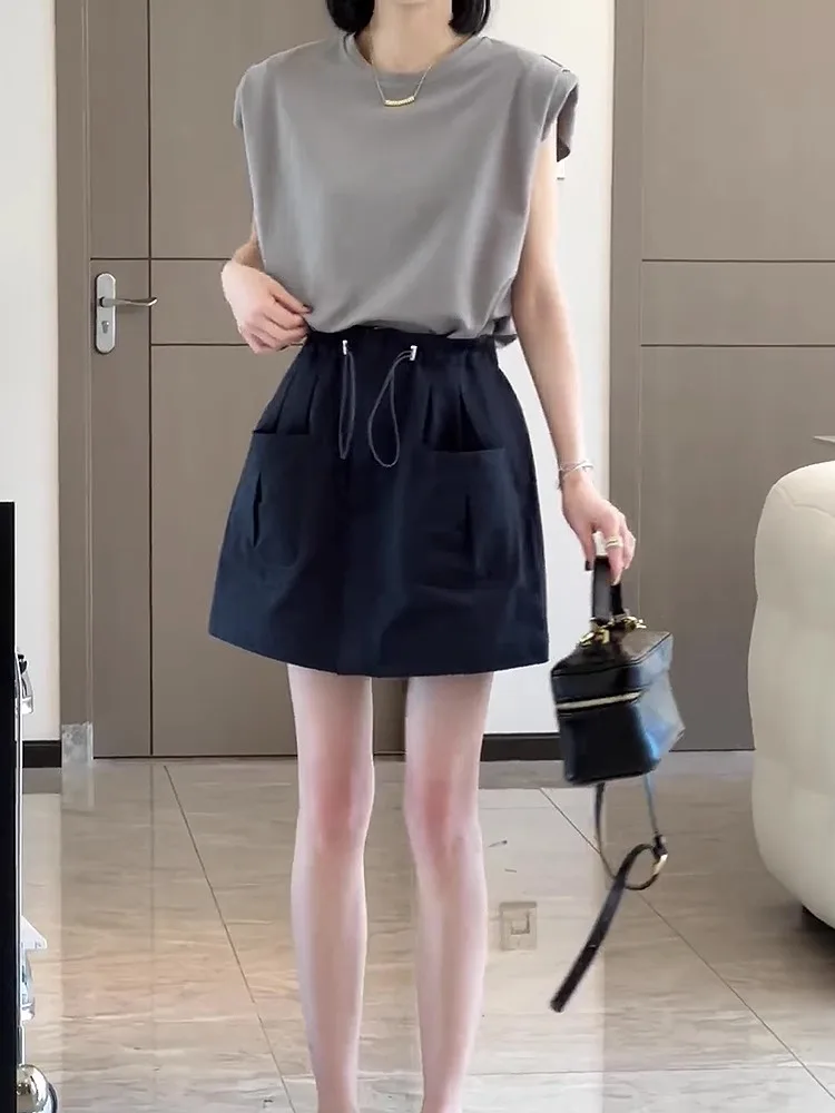 Юбка А-силуэта с высокой талией для женщин с фигурой типа «груша», летняя, тонкая, с широкими штанинами, короткая, больших размеров, повседневная, универсальная, стройнящая.
Юбка А-силуэта с высокой талией для женщин с фигурой типа «груша», летняя, тонкая, с широкими штанинами, короткая, больших размеров, повседневная, универсальная, стройнящая.