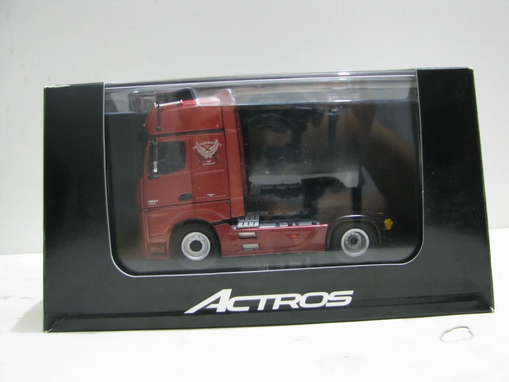 Flaws Diecas 1:50 Scale NZG BENZ-Benz Actros Tractor Alloy Tractor Model Alloy Car Model Collectible Toy Gift Souvenir Display
Flaws Diecas 1:50 Scale NZG BENZ-Benz Actros Tractor Alloy Tractor Model Alloy Car Model Collectible Toy Gift Souvenir Display