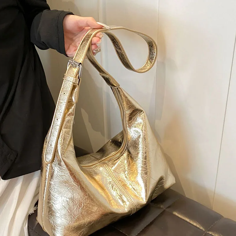 Fashion large-capacity women's bags versatile retro messenger crossbody bag daily simple popular one-shoulder commuter tote bag
Fashion large-capacity women's bags versatile retro messenger crossbody bag daily simple popular one-shoulder commuter tote bag