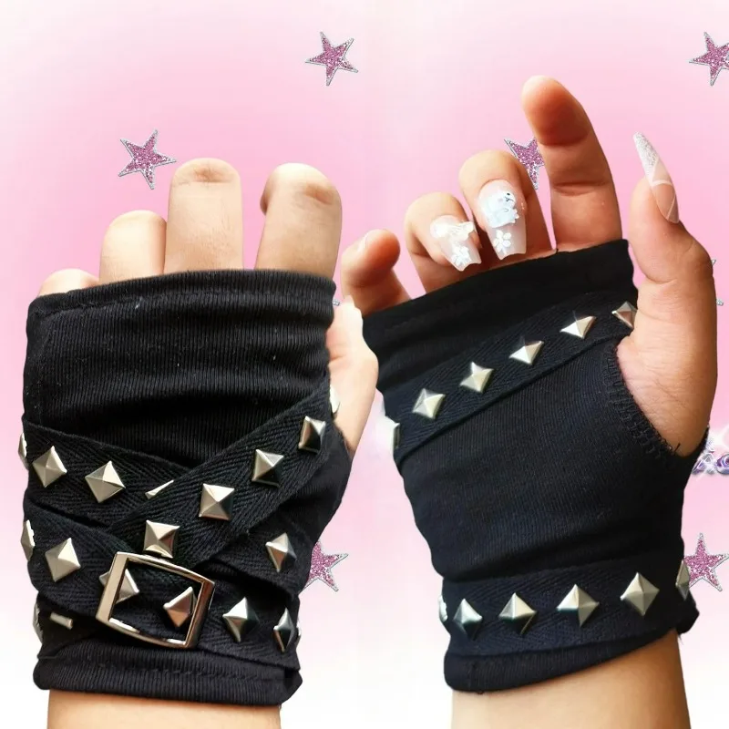 Y2K панк заклепки на шнуровке перчатки Spicy Girl крутая веревка уличная одежда готические короткие косплей перчатки без пальцев мужские женские теплые перчатки
Y2K панк заклепки на шнуровке перчатки Spicy Girl крутая веревка уличная одежда готические короткие косплей перчатки без пальцев мужские женские теплые перчатки