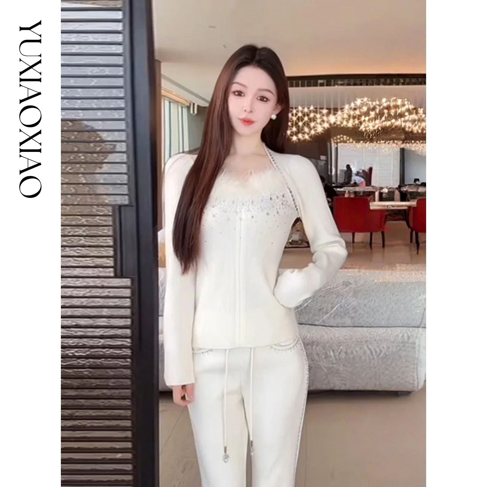 XiaoXiao Yu【Time Stamp】Вязаный свитер из смесовой шерсти приталенного кроя с декором в виде ромбов и аппликацией из перьев страуса
XiaoXiao Yu【Time Stamp】Вязаный свитер из смесовой шерсти приталенного кроя с декором в виде ромбов и аппликацией из перьев страуса