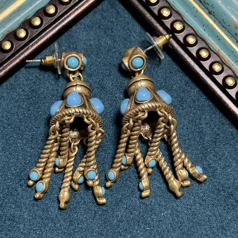 Vintage Turquoise Drop Earring Wind Chime Tassel Gold Color For Women Luxury High Quality Designer Accessories Jewelry Banquet
Vintage Turquoise Drop Earring Wind Chime Tassel Gold Color For Women Luxury High Quality Designer Accessories Jewelry Banquet
