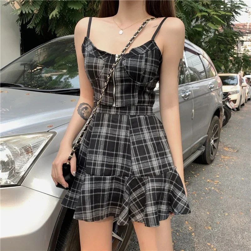 2024 Summer 2 Piece Gothic Y2k Two Pieces Set Women Plaid Crop Top + High Waist Mini Skirt Punk Streetwear Skirts Sets Female
2024 Summer 2 Piece Gothic Y2k Two Pieces Set Women Plaid Crop Top + High Waist Mini Skirt Punk Streetwear Skirts Sets Female
