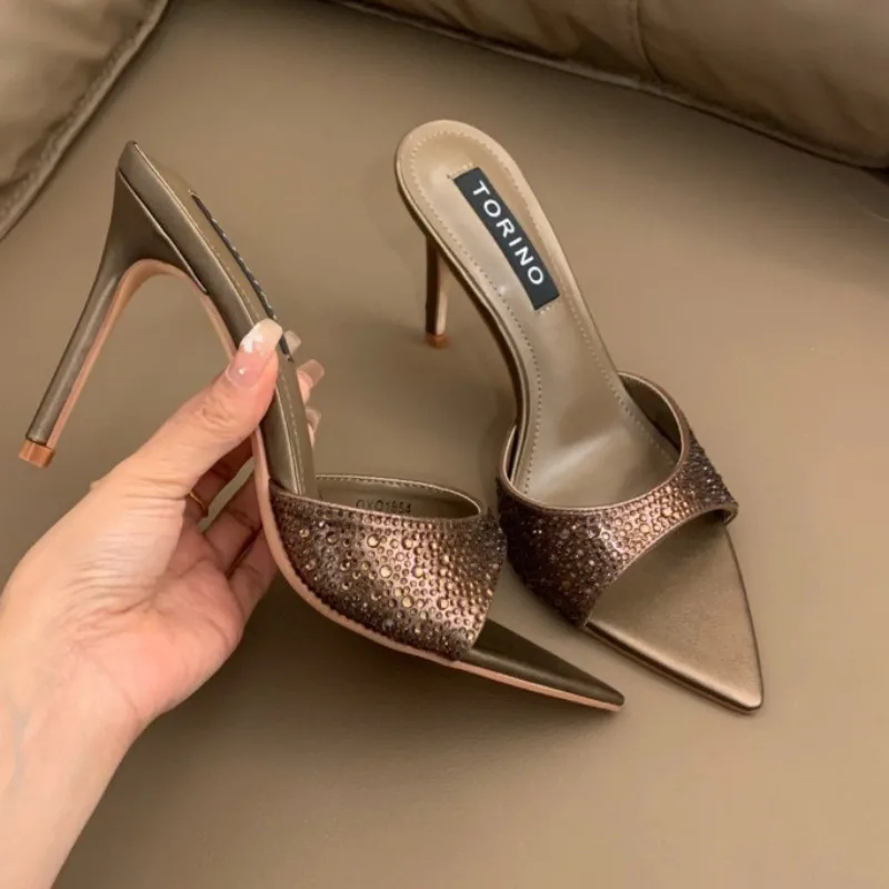 Women's Slippers 2026 Summer Pointed Toe Open Toe Sandals Women Luxury Sexy Crystal High Heels New Fashion Designer Shoe Tacones
Women's Slippers 2026 Summer Pointed Toe Open Toe Sandals Women Luxury Sexy Crystal High Heels New Fashion Designer Shoe Tacones