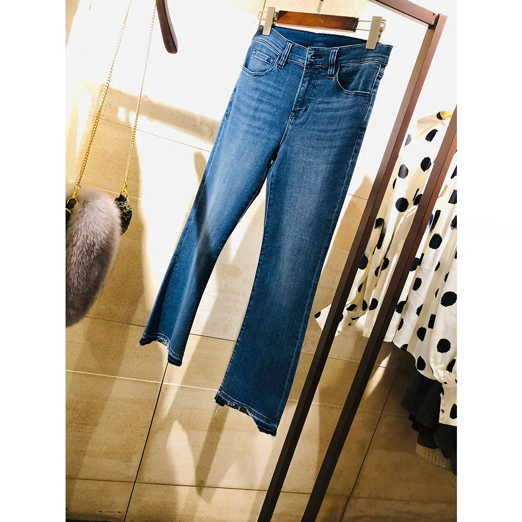 Женские джинсы Ele Sle из эластичного синего денима, облегающие, с эффектом подтяжки ягодиц, укороченные (9/10), светлый цвет, весна 2025, с завышенной талией
Женские джинсы Ele Sle из эластичного синего денима, облегающие, с эффектом подтяжки ягодиц, укороченные (9/10), светлый цвет, весна 2025, с завышенной талией