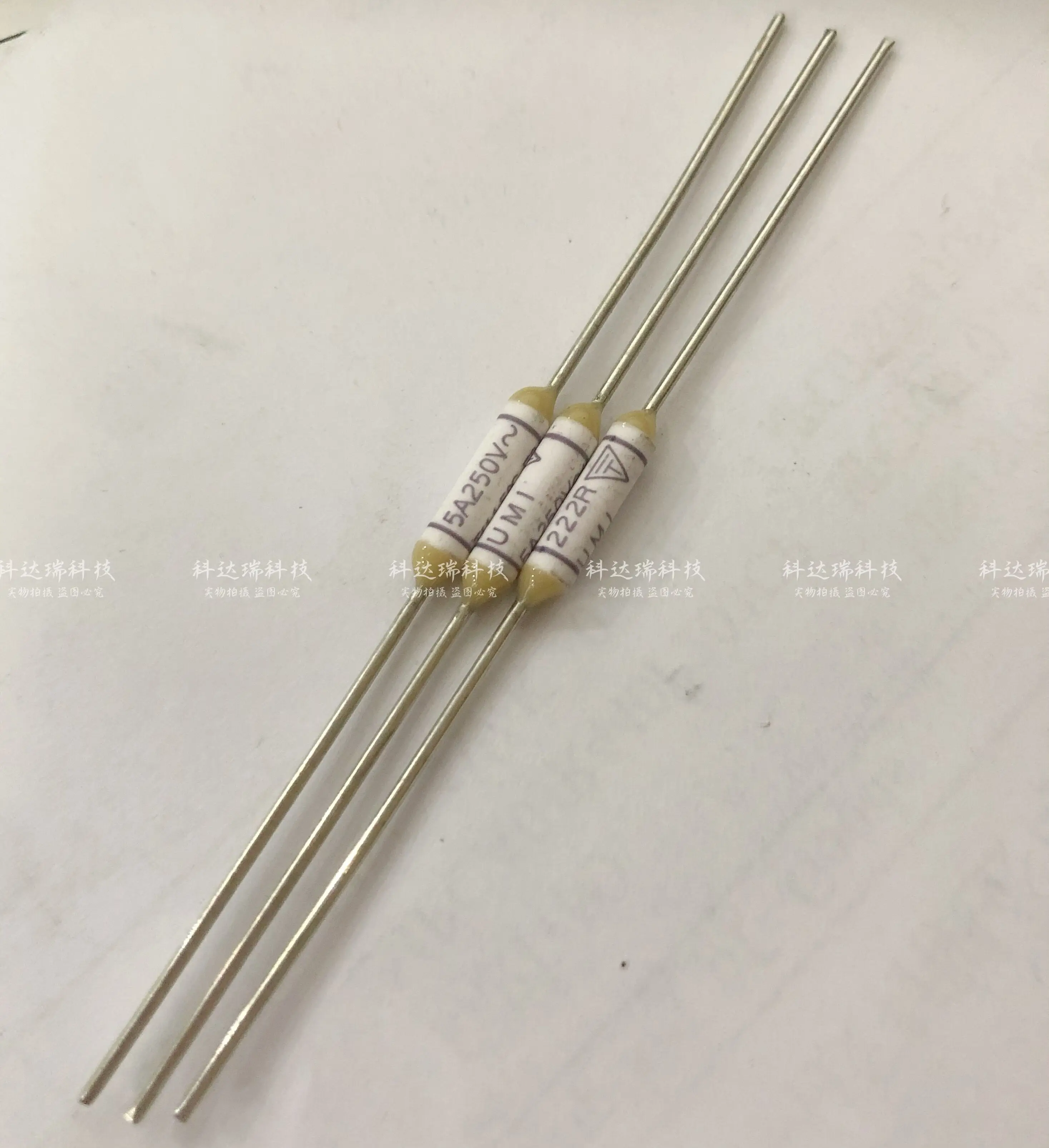 50PCS/brand new temperature fuse 5A 115 degrees 222R 250V imported from Japan original
50PCS/brand new temperature fuse 5A 115 degrees 222R 250V imported from Japan original
