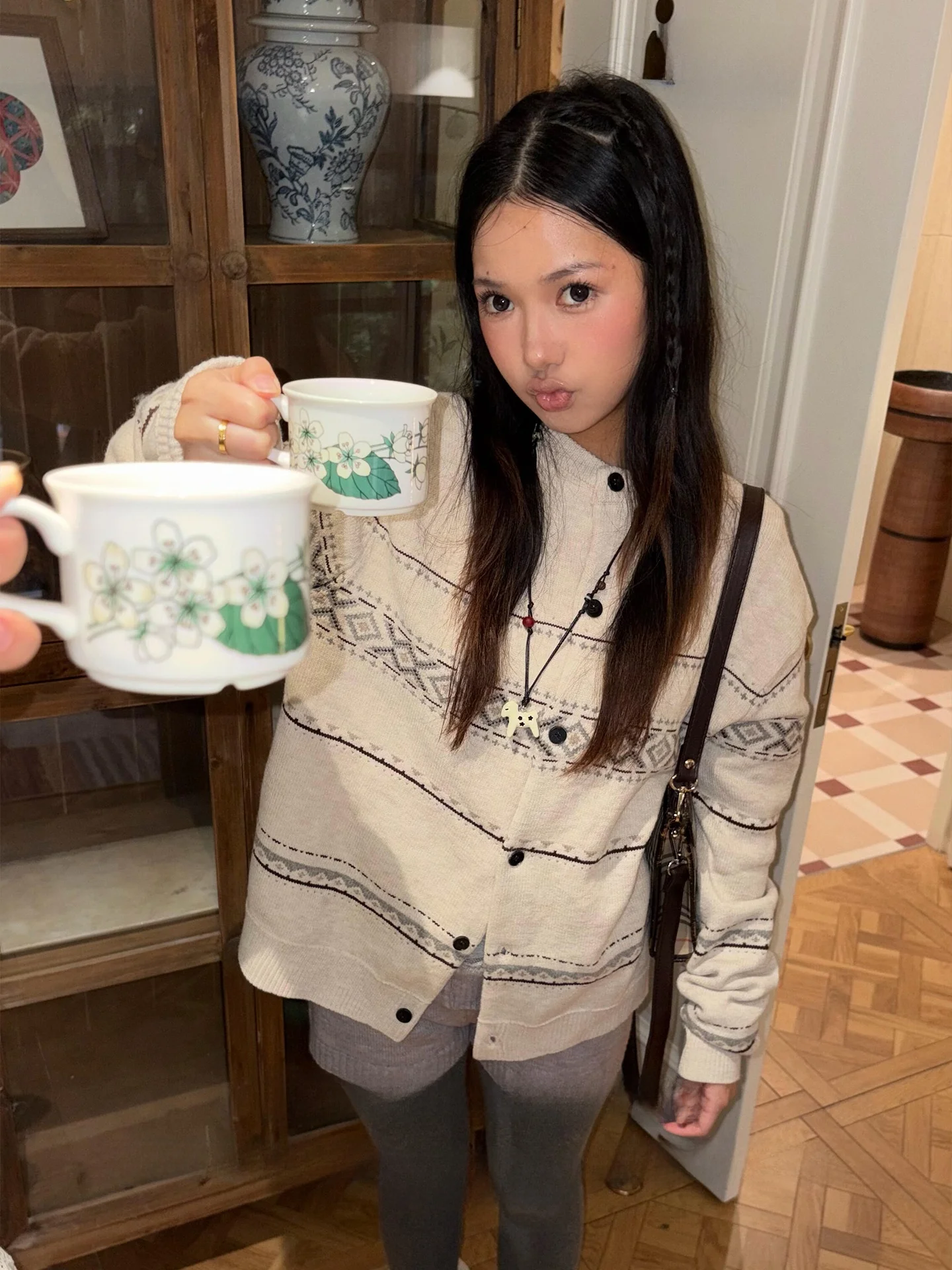 Осенне-зимний женский вязаный кардиган с круглым вырезом, на пуговицах, свободного кроя, в университетском стиле, с узором интарзия
Осенне-зимний женский вязаный кардиган с круглым вырезом, на пуговицах, свободного кроя, в университетском стиле, с узором интарзия