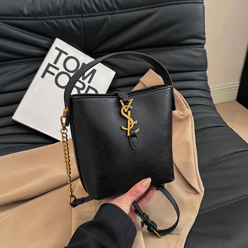 New Fall Simple Commuter Bucket Bag for Women – Niche Design Top Handle, Premium Feel Versatile Shoulder & Crossbody Purse, Everyday Casual Handbag
New Fall Simple Commuter Bucket Bag for Women – Niche Design Top Handle, Premium Feel Versatile Shoulder & Crossbody Purse, Everyday Casual Handbag