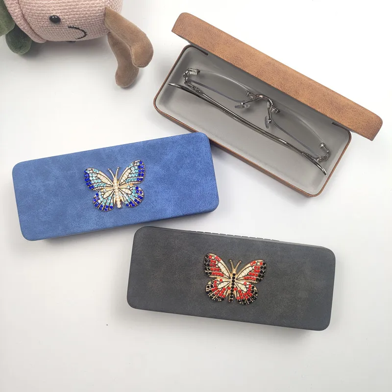 Women's Diamond-Encrusted Butterfly Pattern Portable Sunglasses Storage Case Luxury Eyeewear Accessories B1
Women's Diamond-Encrusted Butterfly Pattern Portable Sunglasses Storage Case Luxury Eyeewear Accessories B1