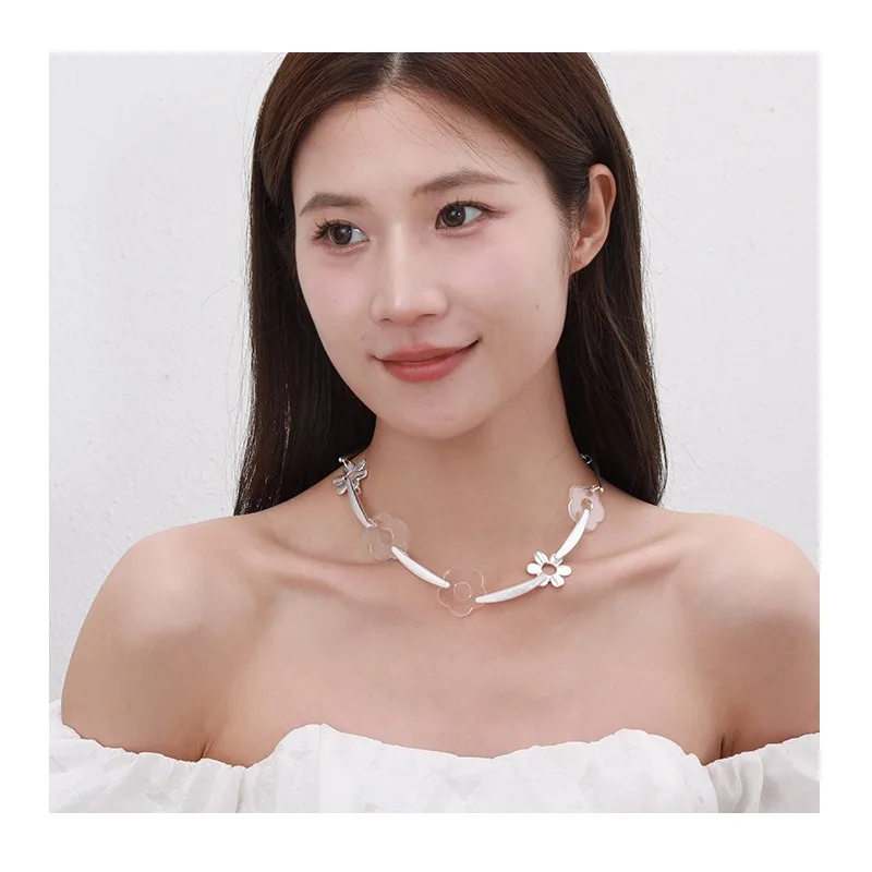 Short Necklace Metal Sweet Ladies Jewelry Premium Alloy Flower Clavicle Chain Special For
Short Necklace Metal Sweet Ladies Jewelry Premium Alloy Flower Clavicle Chain Special For