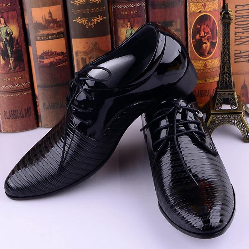New Fashion Italian Style Men Dress Wedding Shoes Luxury Men's Business Oxfords Casual Flats Black Leather Derby
New Fashion Italian Style Men Dress Wedding Shoes Luxury Men's Business Oxfords Casual Flats Black Leather Derby