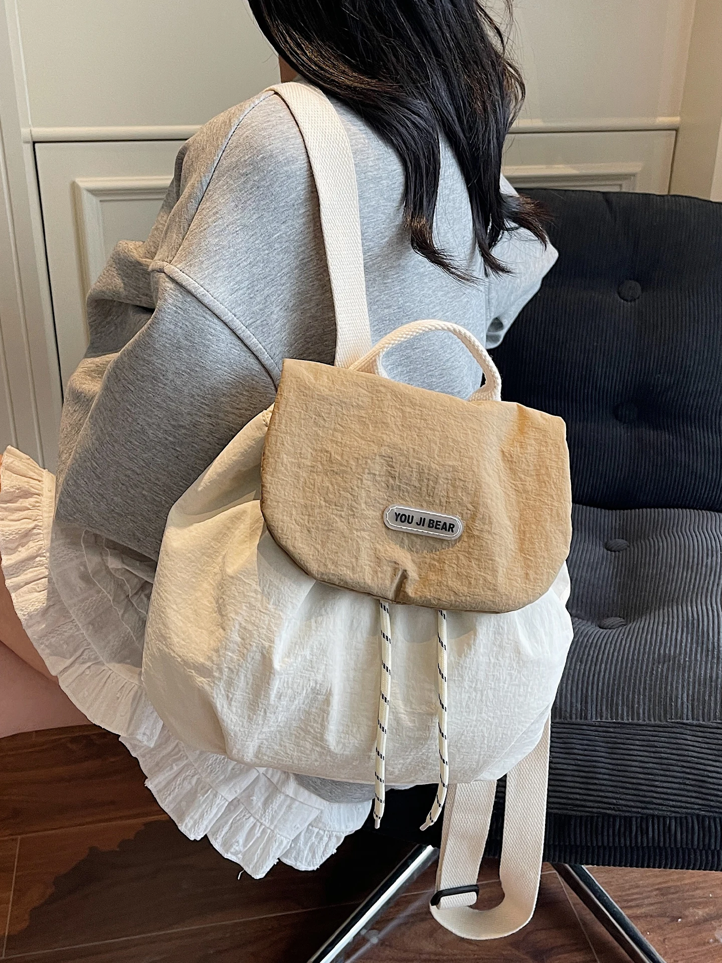 Lightweight Travel Women's Backpack Casual Versatile Large Capacity Bookbag Soft Handle for Young Women Summer Fashion
Lightweight Travel Women's Backpack Casual Versatile Large Capacity Bookbag Soft Handle for Young Women Summer Fashion