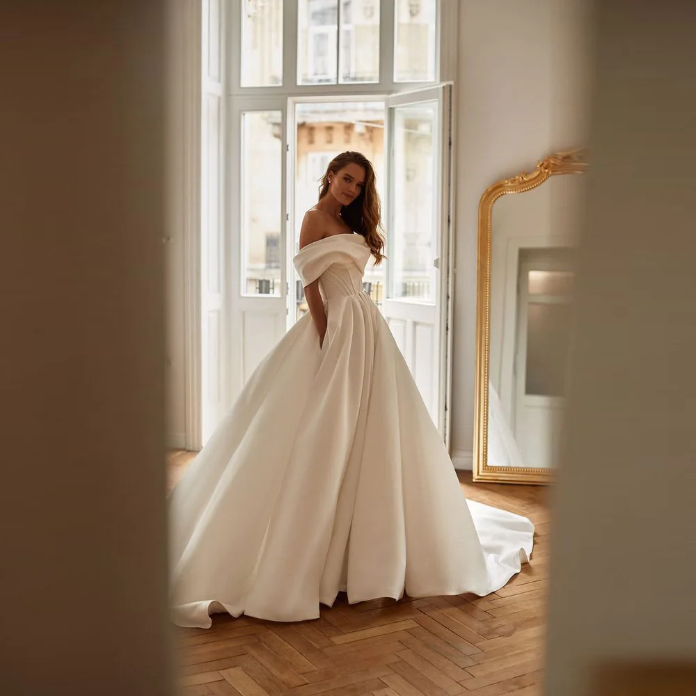 Customized Attractiv Wedding Dresses Formal Bridal Grown Elegant Off The Shoulder Strapless Satin Ball Grown Vestido De Noival
Customized Attractiv Wedding Dresses Formal Bridal Grown Elegant Off The Shoulder Strapless Satin Ball Grown Vestido De Noival