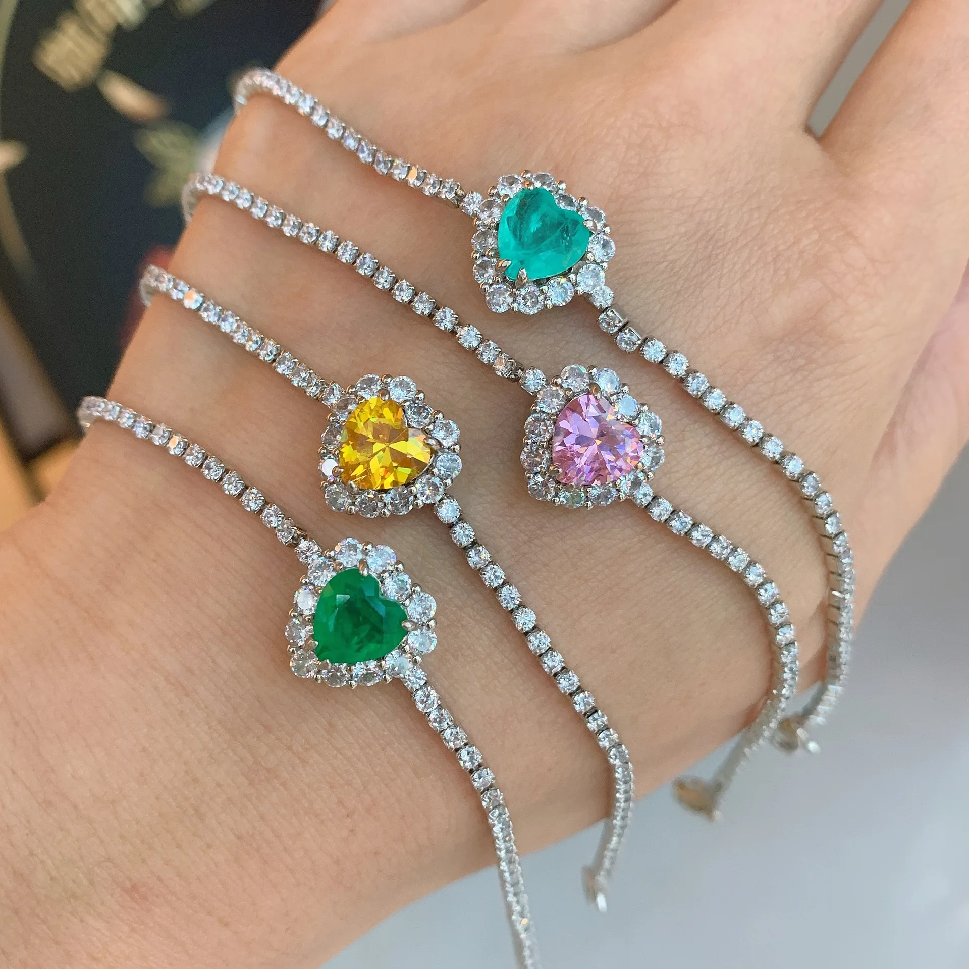 2025 Hot Selling European And American Crystal Stone Heart Bracelet, Luxurious And Fashionable Women's Holiday Gift
2025 Hot Selling European And American Crystal Stone Heart Bracelet, Luxurious And Fashionable Women's Holiday Gift