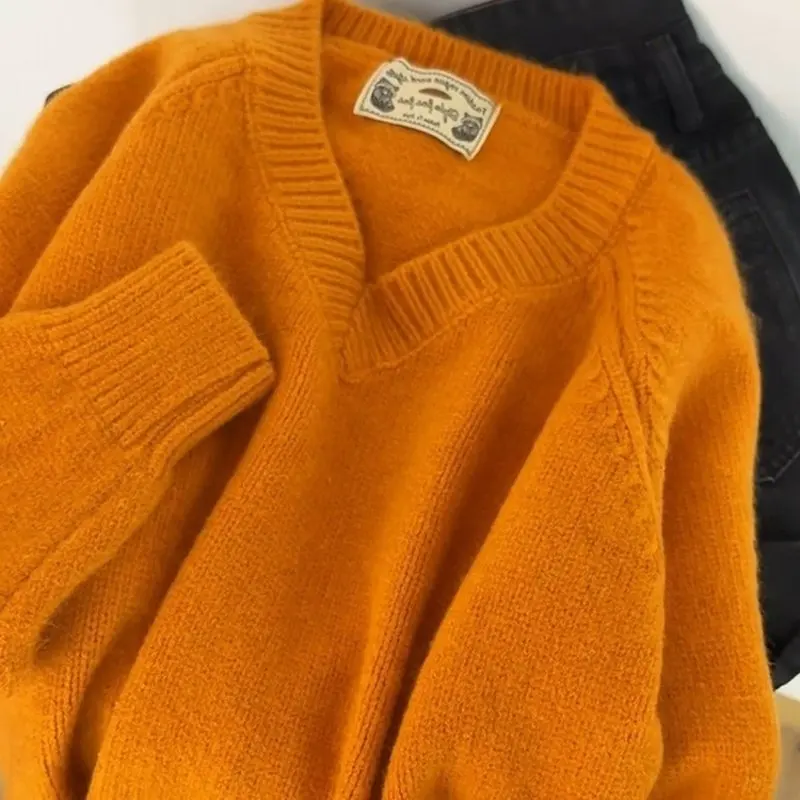 Свободный вязаный свитер с V-образным вырезом оранжевого цвета для женщин, осенне-зимний, новый, модный базовый слой, топ в корейском стиле, для повседневной носки
Свободный вязаный свитер с V-образным вырезом оранжевого цвета для женщин, осенне-зимний, новый, модный базовый слой, топ в корейском стиле, для повседневной носки