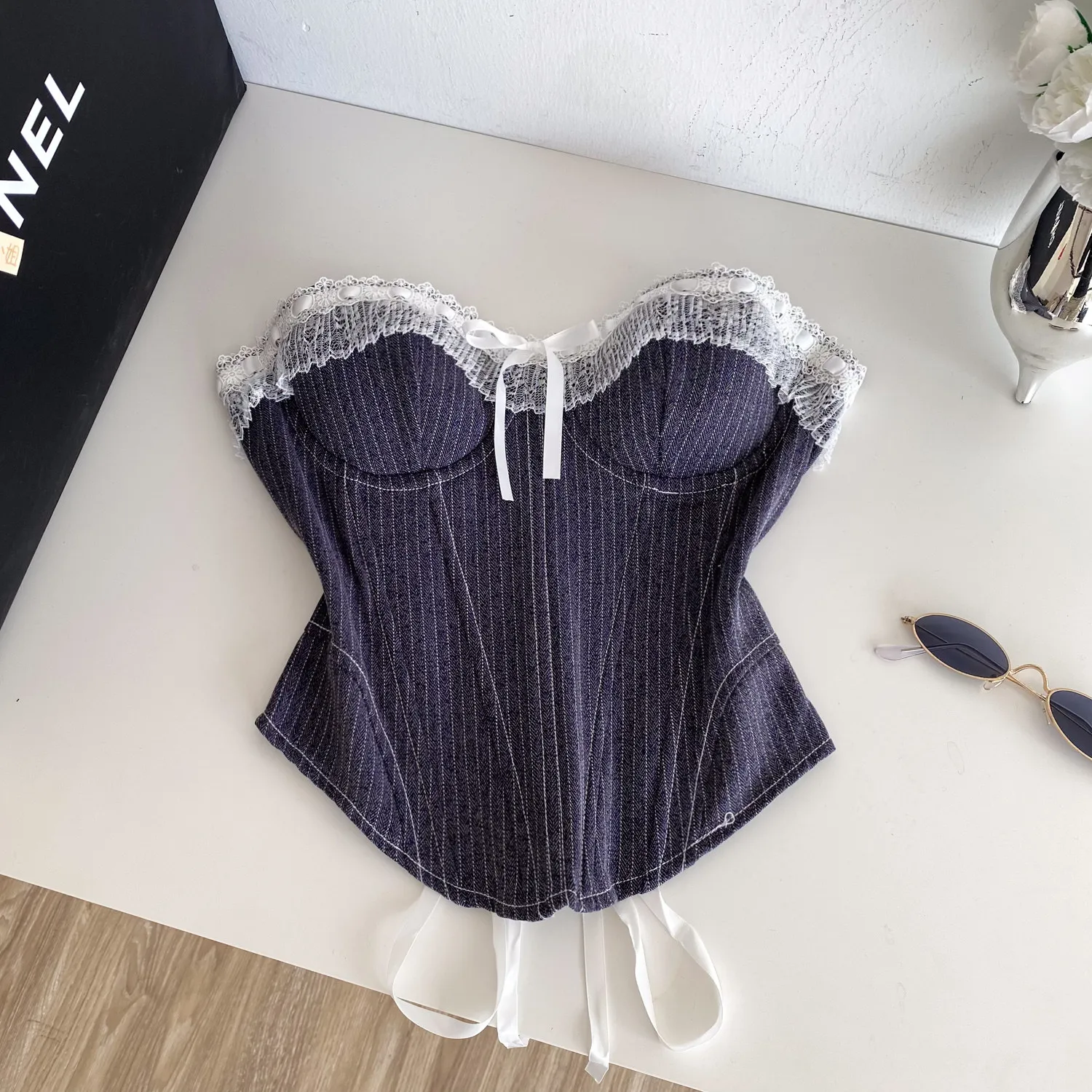 Foamlina Women Fashion Striped Corset Bustier Elegant Strapless Lace Trimed Bow Detail Lace-Up Back Slim Fit Waist Cincher Top
Foamlina Women Fashion Striped Corset Bustier Elegant Strapless Lace Trimed Bow Detail Lace-Up Back Slim Fit Waist Cincher Top
