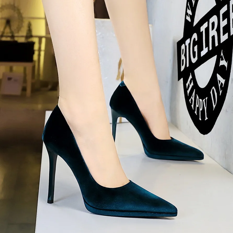 Women Pumps Shoe Banquet Super High Waterproof Platform Women's Shoes Thin Heel Shallow Mouth Thickened Xishi Suede Single Heel
Women Pumps Shoe Banquet Super High Waterproof Platform Women's Shoes Thin Heel Shallow Mouth Thickened Xishi Suede Single Heel
