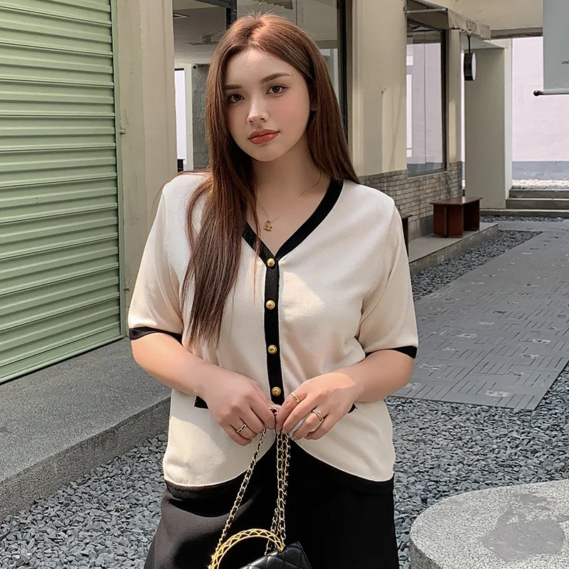 Contrasting Color V-neck Women's Small Fragrant Tops Large Size Women's Short-sleeved T-shirt Summer Loose Sweet Knitted Tees
Contrasting Color V-neck Women's Small Fragrant Tops Large Size Women's Short-sleeved T-shirt Summer Loose Sweet Knitted Tees