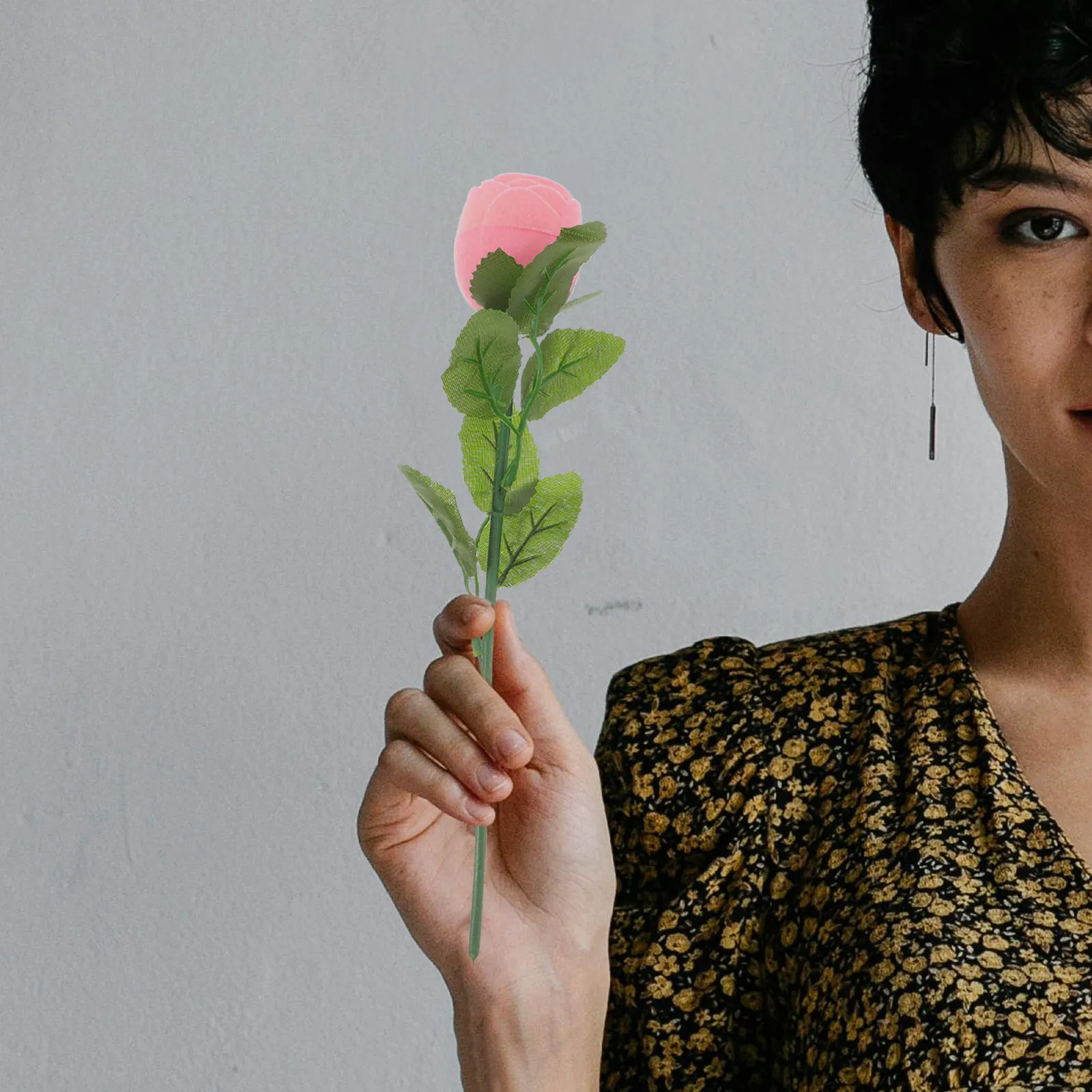 2Pcs Luxury Rose Flower Ring Box Soft Holder for Engagement Proposal Valentine's Day Decorative Storage Display
2Pcs Luxury Rose Flower Ring Box Soft Holder for Engagement Proposal Valentine's Day Decorative Storage Display