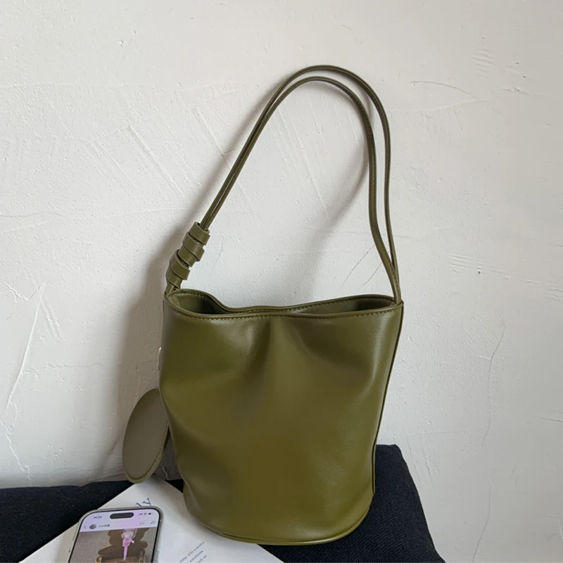 Handbag Autumn New Women Retro Green Bucket Crossbody Bag French Style Soft PU Single Shoulder Underarm Bags with small Pendant
Handbag Autumn New Women Retro Green Bucket Crossbody Bag French Style Soft PU Single Shoulder Underarm Bags with small Pendant