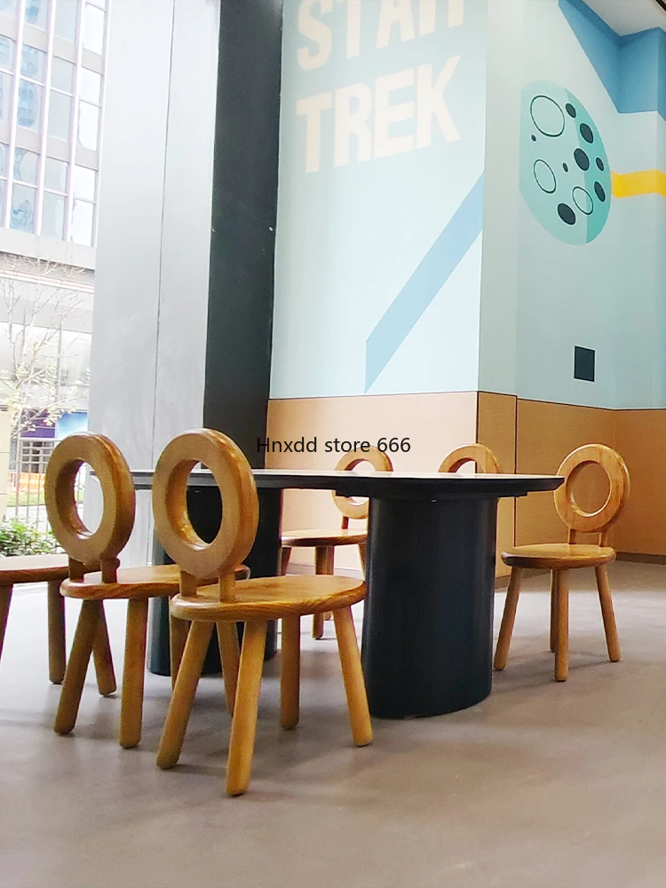 Столы, стулья и стулья из массива дерева для торговых центров и детских садов
Столы, стулья и стулья из массива дерева для торговых центров и детских садов