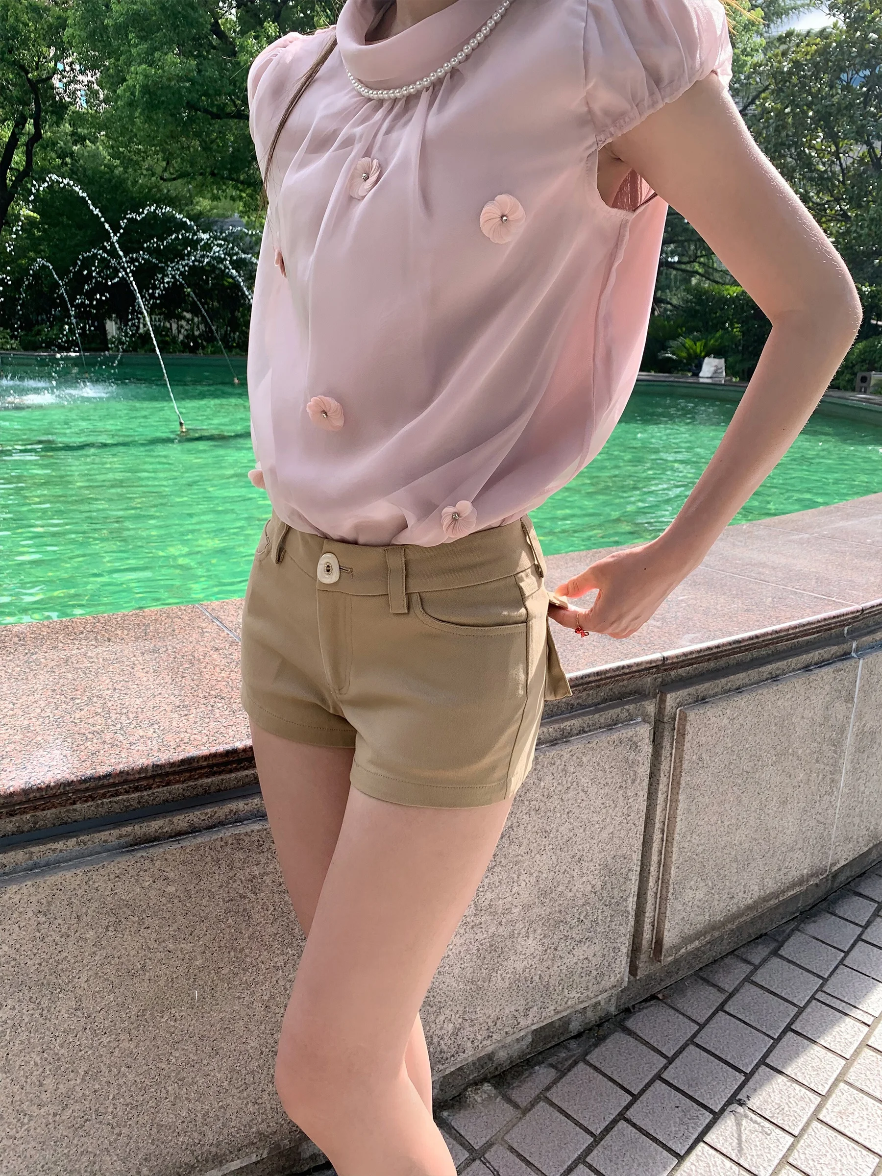 Женские летние элегантные шорты-кюлоты цвета хаки с высокой талией, из хлопковой смеси, удобные, дышащие, модные
Женские летние элегантные шорты-кюлоты цвета хаки с высокой талией, из хлопковой смеси, удобные, дышащие, модные