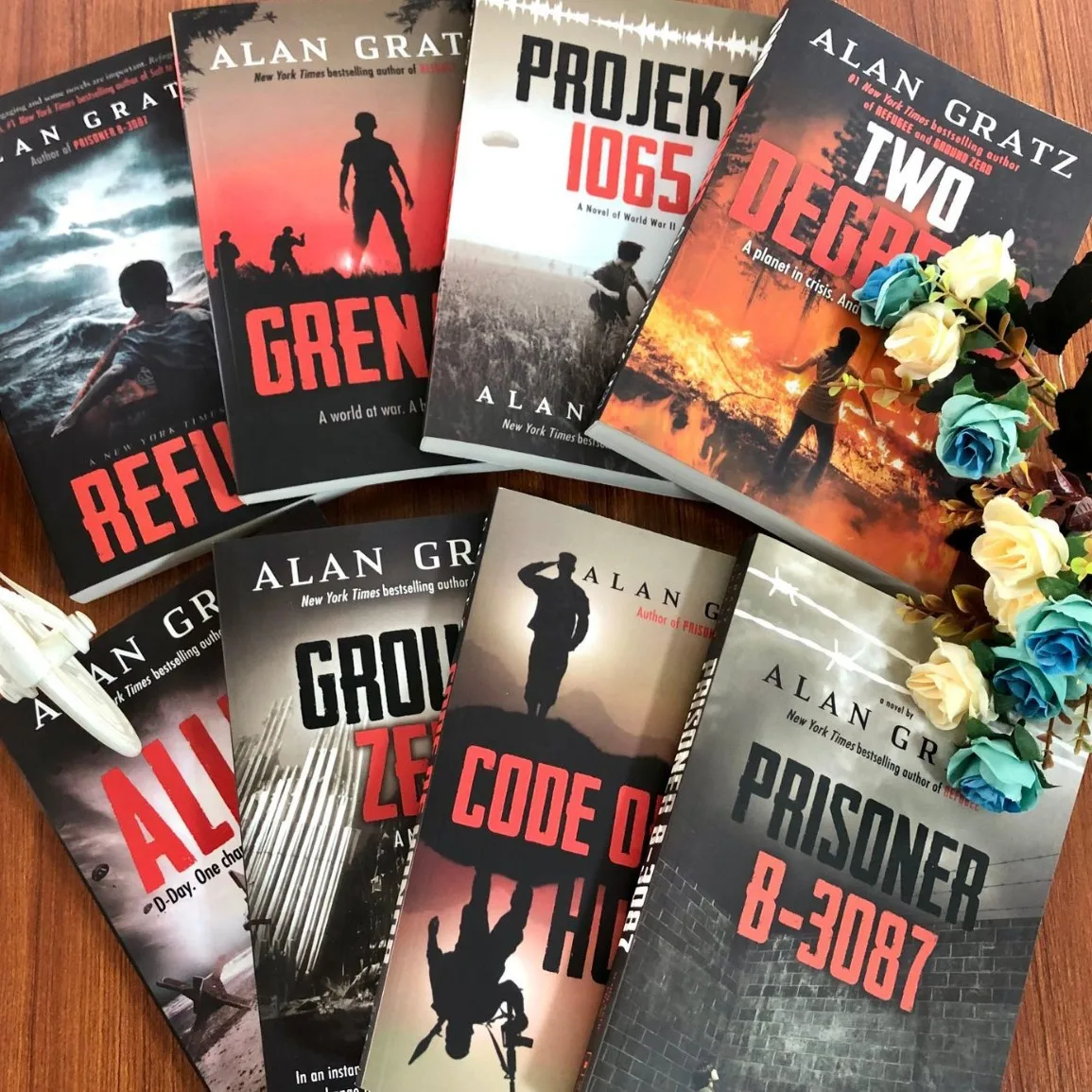 ALAN GRATZ Iron Blood Youth Historical Novels 8 Volumes, Real History Popular Science English Extracurricular Readings Picture B
ALAN GRATZ Iron Blood Youth Historical Novels 8 Volumes, Real History Popular Science English Extracurricular Readings Picture B