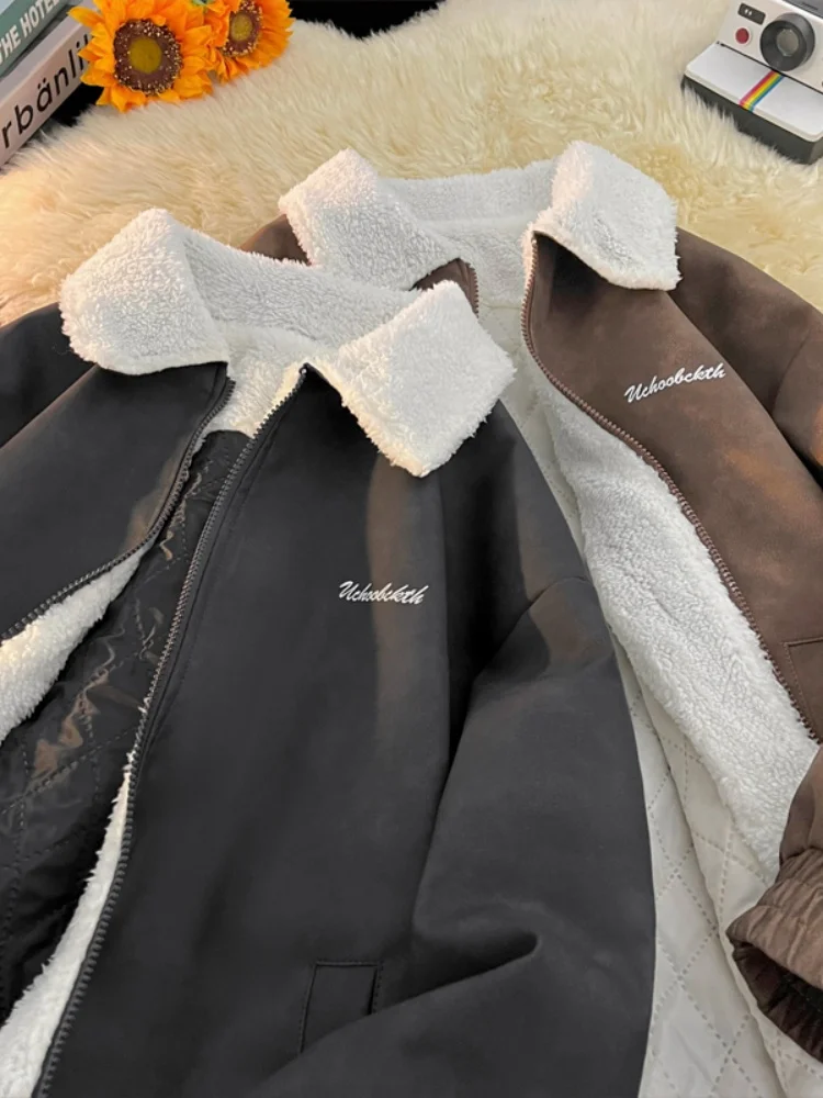 Мужская зимняя куртка из утолщенного хлопка с воротником из овечьей шерсти, в американском ретро-стиле, рабочая одежда в стиле Детройт, молодежная теплая хлопковая одежда на молнии
Мужская зимняя куртка из утолщенного хлопка с воротником из овечьей шерсти, в американском ретро-стиле, рабочая одежда в стиле Детройт, молодежная теплая хлопковая одежда на молнии