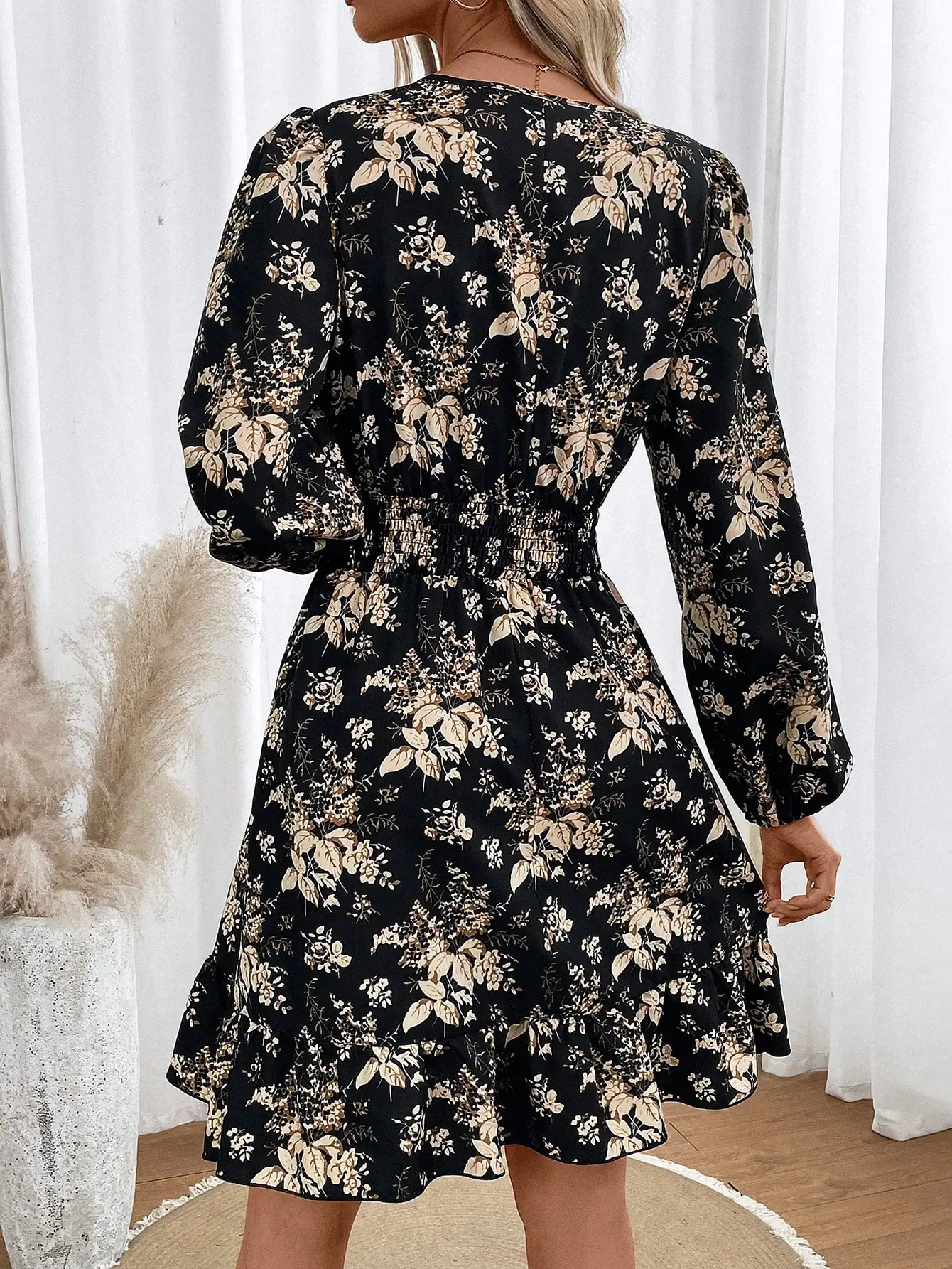 Floral Print V-Neck Long Sleeve Smocked Waist Dress For Women
Floral Print V-Neck Long Sleeve Smocked Waist Dress For Women