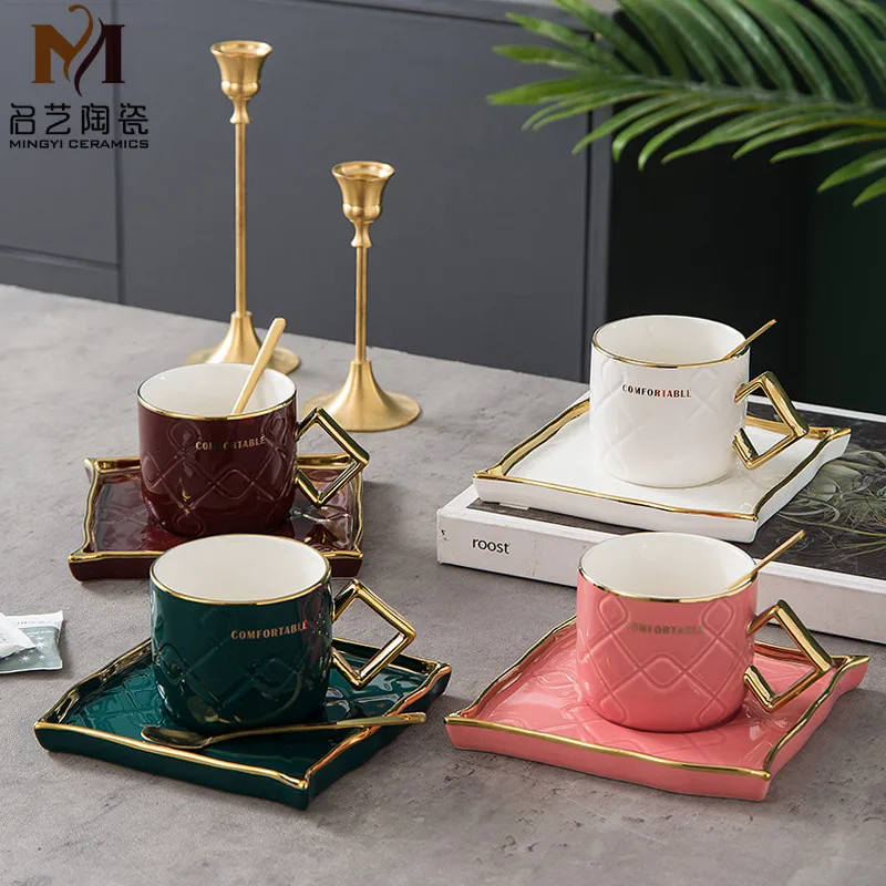 Creative gold-plated handle mugs fashion scented tea coffee cups and saucers Nordic irregular Phnom Penh ceramic coffee cups
Creative gold-plated handle mugs fashion scented tea coffee cups and saucers Nordic irregular Phnom Penh ceramic coffee cups