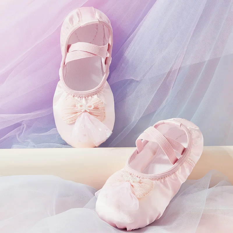 Girls Satin Ballet Slippers Premium Soft Leather Sole Wide Elastic Straps Breathable Ballet Dance Shoes for Stage Recital Daily
Girls Satin Ballet Slippers Premium Soft Leather Sole Wide Elastic Straps Breathable Ballet Dance Shoes for Stage Recital Daily