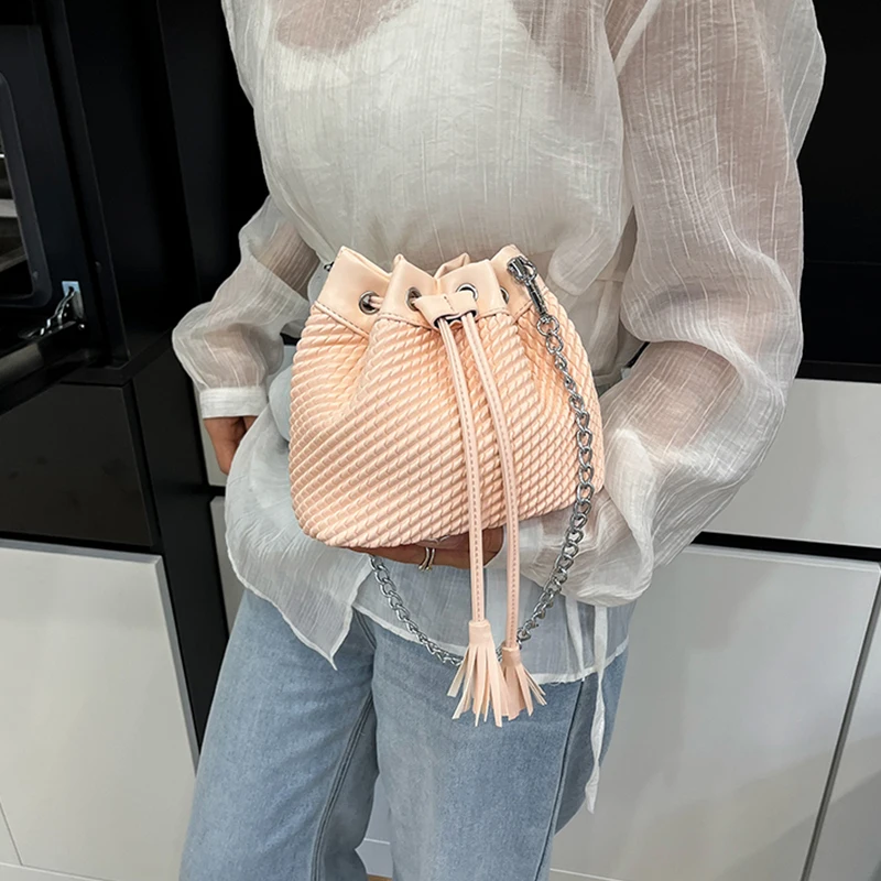Niche Design Pleated Mini Women Bags Summer Versatile Chains Crossbody Bag Fashion PU Leather Female Bucket Bag
Niche Design Pleated Mini Women Bags Summer Versatile Chains Crossbody Bag Fashion PU Leather Female Bucket Bag