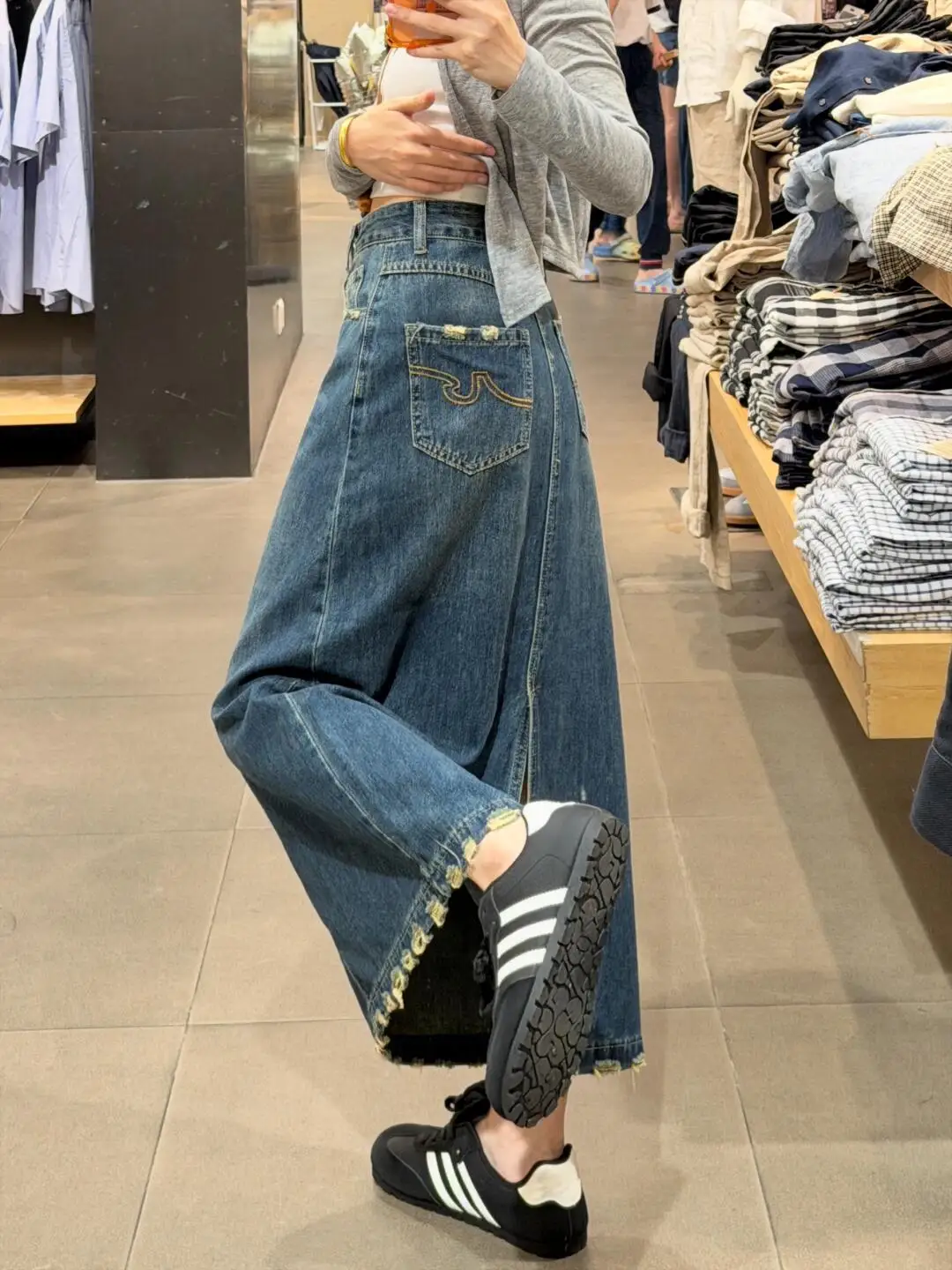 Embroidered Frayed Hem Pocket Detail A-Line Midi Denim Skirt Women's Summer New Design Sensation Open Split Versatile Midi Skirt
Embroidered Frayed Hem Pocket Detail A-Line Midi Denim Skirt Women's Summer New Design Sensation Open Split Versatile Midi Skirt