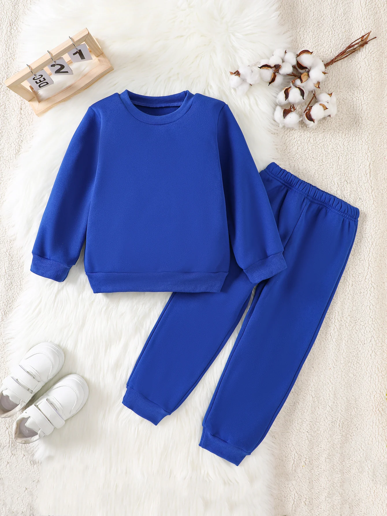 2PCS Warm and comfortable hooded sweater and pants sets for boys and girls in autumn and winter, perfect gifts for both genders
2PCS Warm and comfortable hooded sweater and pants sets for boys and girls in autumn and winter, perfect gifts for both genders