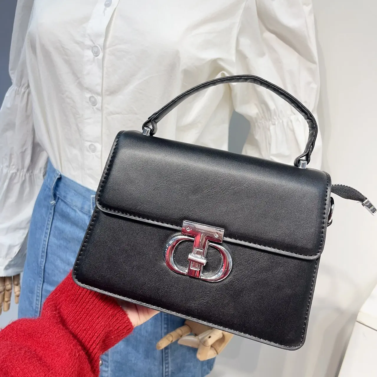 Fashionable Women's Leather Handbag Crossbody Bag Shoulder Messenger Tote Famous Designer Brand
Fashionable Women's Leather Handbag Crossbody Bag Shoulder Messenger Tote Famous Designer Brand