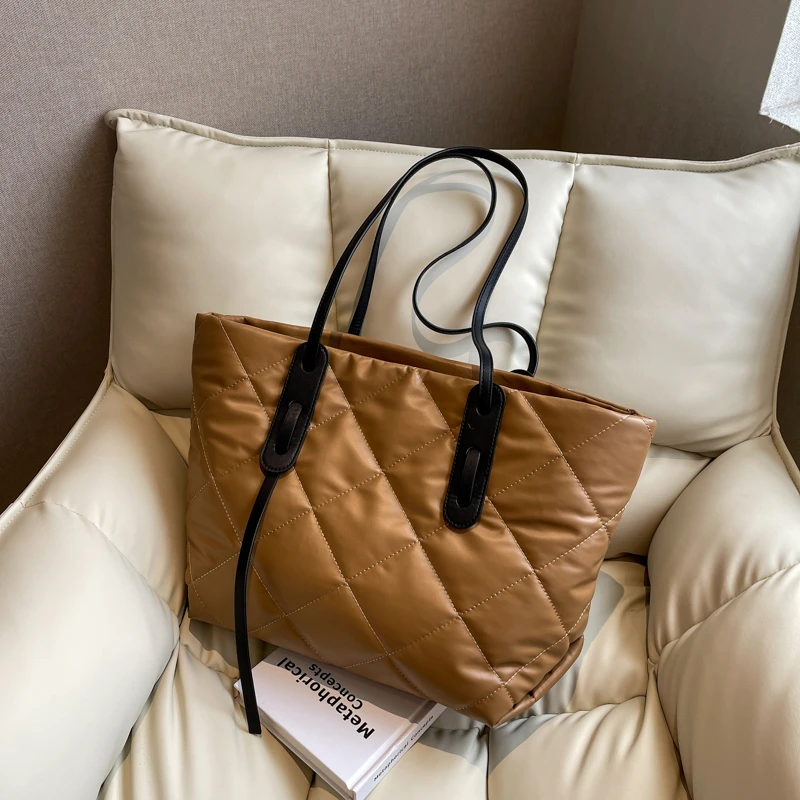 Vintage PU Diamond Handbag Woman Fashion Large Capacity Armpit Women's Shoulder Bag High Quality Simple Shopping Tote Big Purse
Vintage PU Diamond Handbag Woman Fashion Large Capacity Armpit Women's Shoulder Bag High Quality Simple Shopping Tote Big Purse